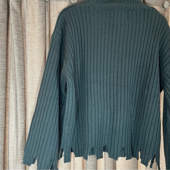 Moon River Blue Distressed Ribbed Turtleneck Sweater Size Medium Wool Blend - Picture 12 of 15
